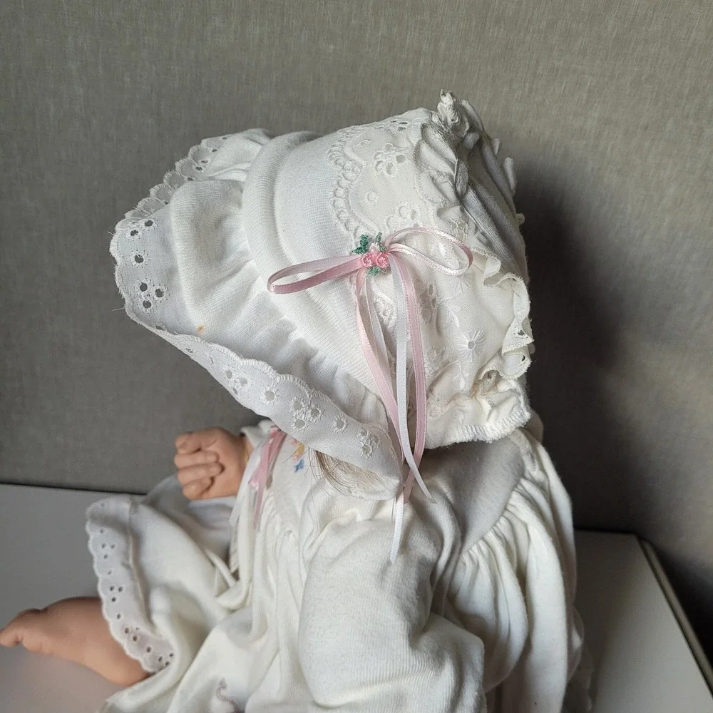 1998 Royal Vienna Doll 